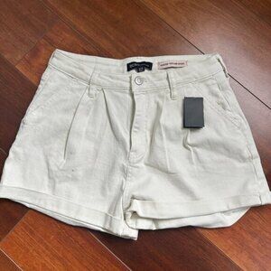 NWT BCBGeneration Trouser Short size 9/29 in white